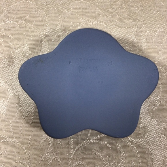 Vintage Wedgwood Blue Jasperware Trinket Box - Picture 10 of 10